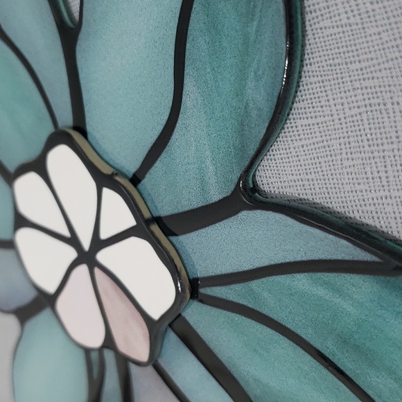 New Beautiful Exotic Flower Shaped Stained Glass with Chain for Hanging - Picture 5 of 10